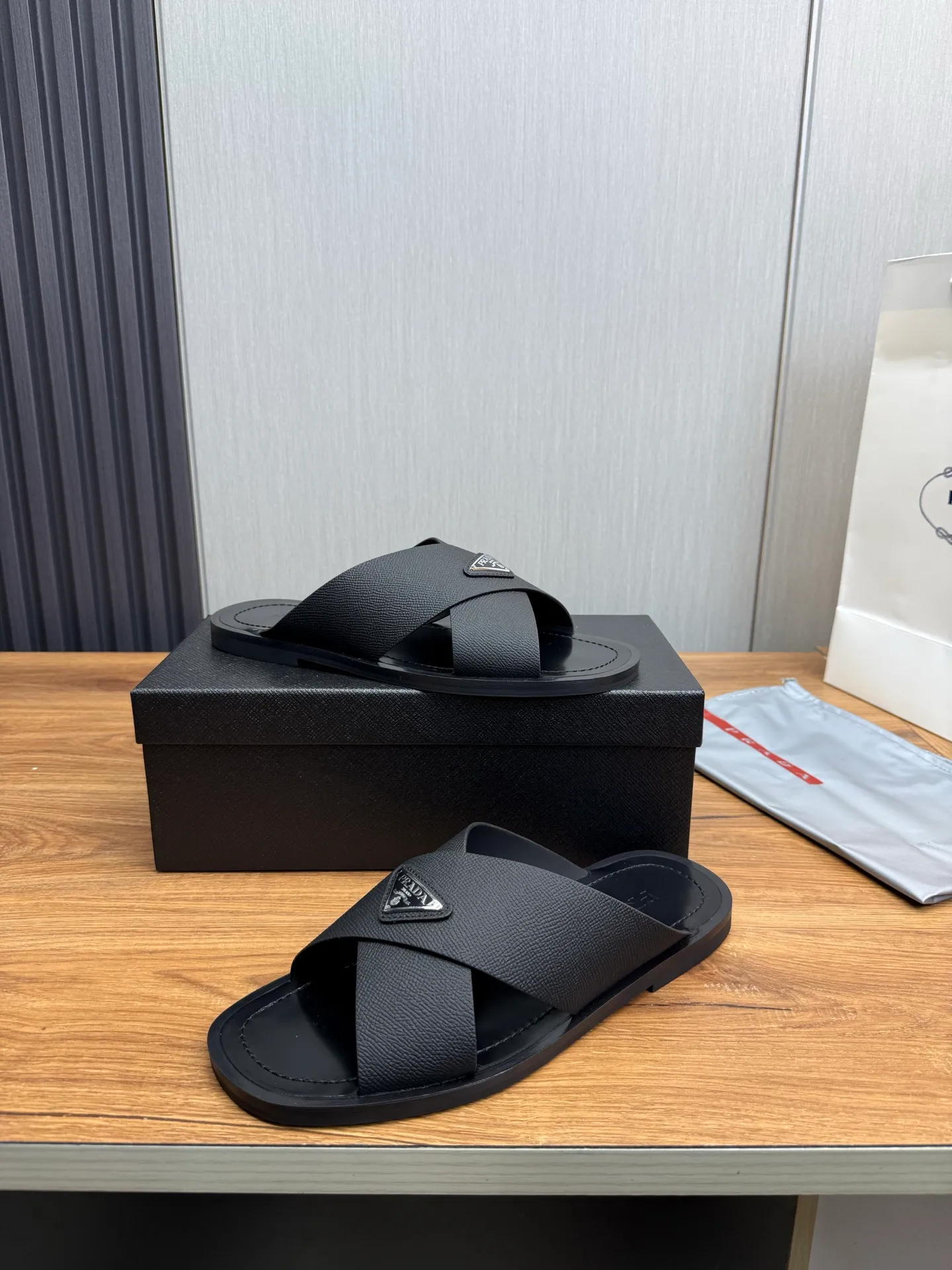 Factory price 340💰 ＰＲＡＤＡPrada - popular men's slippers hot sale 🔥 🩴Official website one to one production 38-45 sizes 45 46 🉑️Customized!